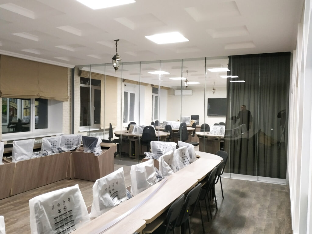 Скляні перегородки для зонування приміщень